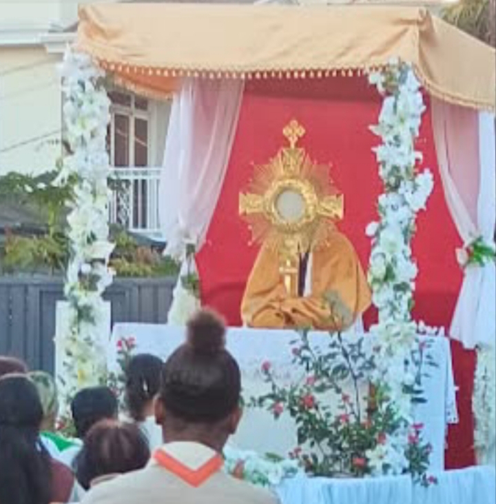La procession de la fête dieu a saint joseph Terre Rouge
